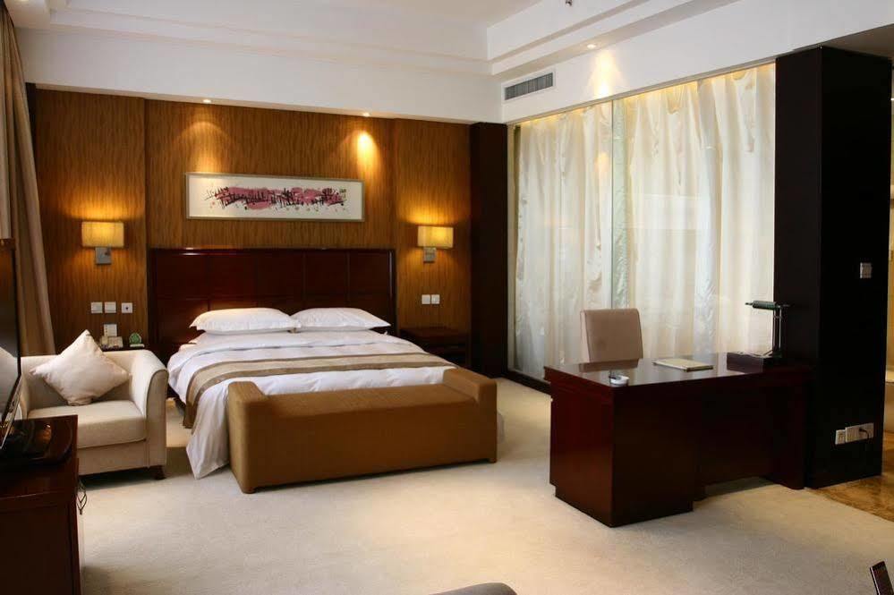 Tianrui Business Hotel Taiyuan  Exterior photo