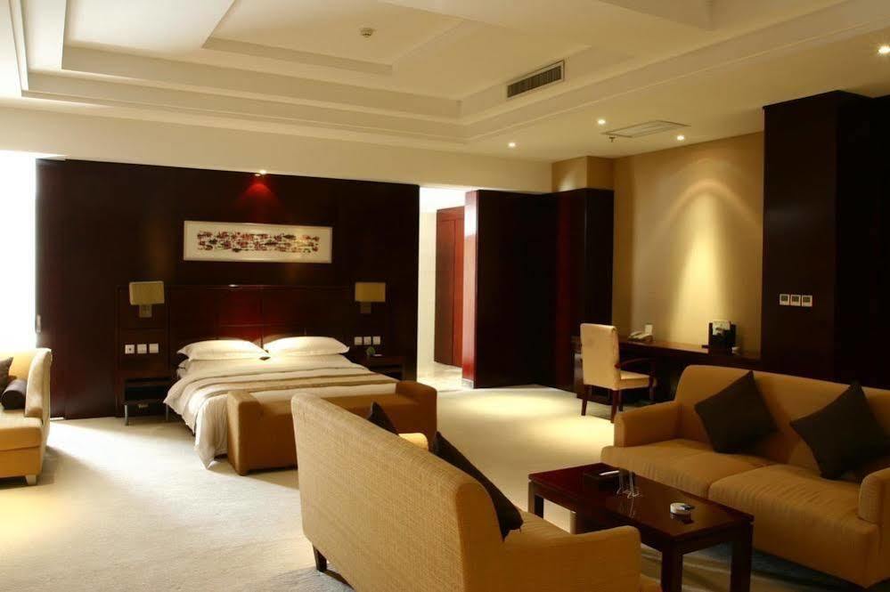 Tianrui Business Hotel Taiyuan  Exterior photo
